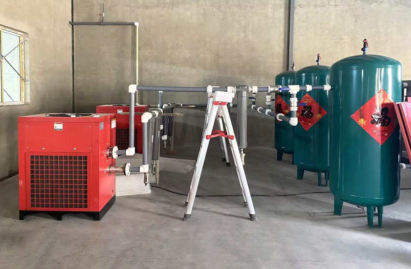 Slučaj nadogradnje opreme u industriji stočarstva: Kako kompresor zraka s dvostrukim vijunom (90kW) pomaže poduzećima da postignu učinkovitu i energetsku proizvodnju?